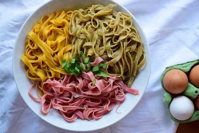 Pastaselbstgemachtfärbig_ProstMahlzeit