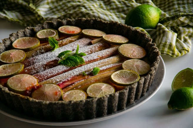 Rhabarber-Zitronentarte mit Mohn